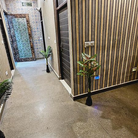 Hotel Tulip Near Delhi Airport 뉴델리 외부 사진
