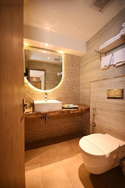 Hotel Tulip Near Delhi Airport 뉴델리 외부 사진