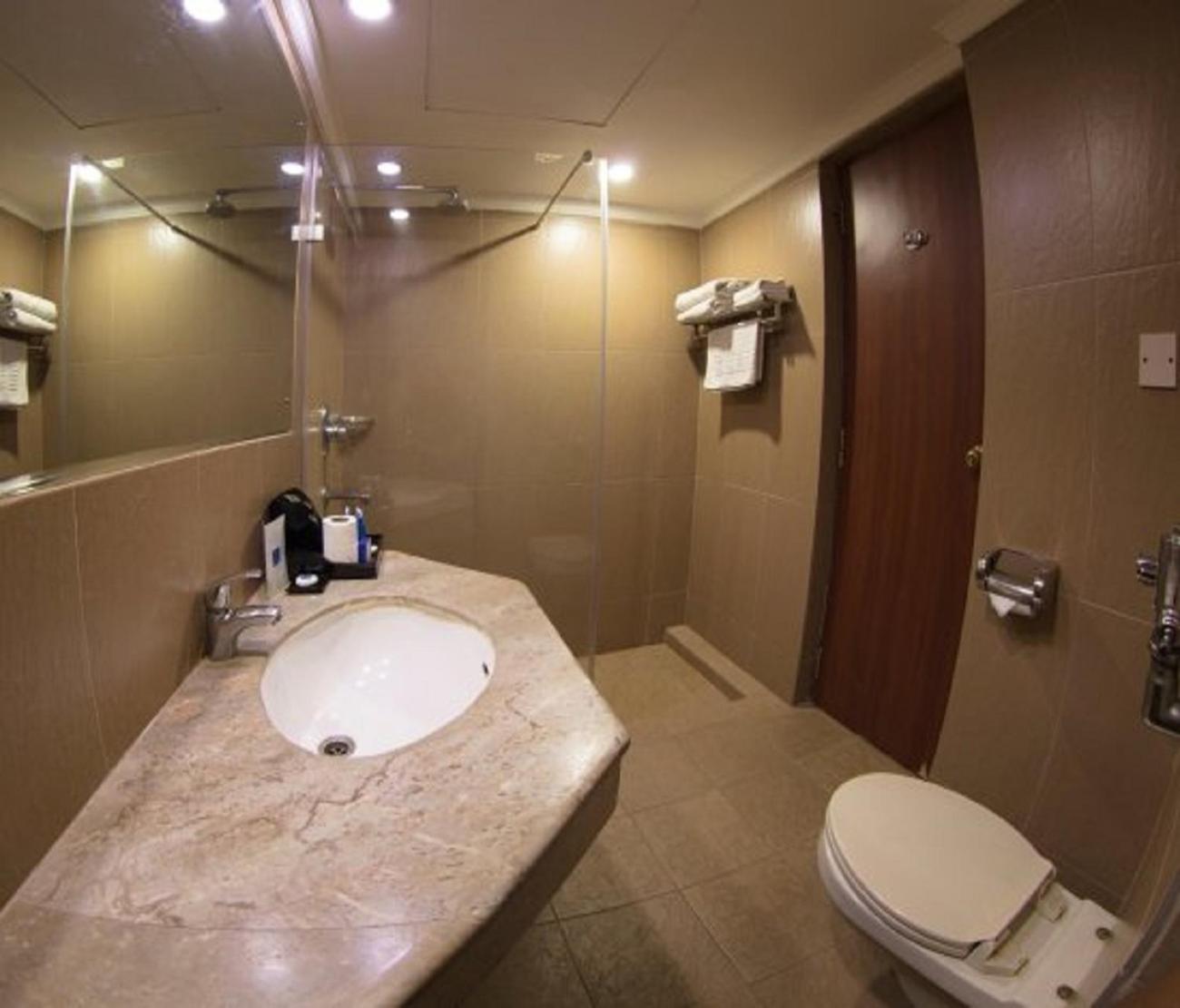 Hotel Tulip Near Delhi Airport 뉴델리 외부 사진