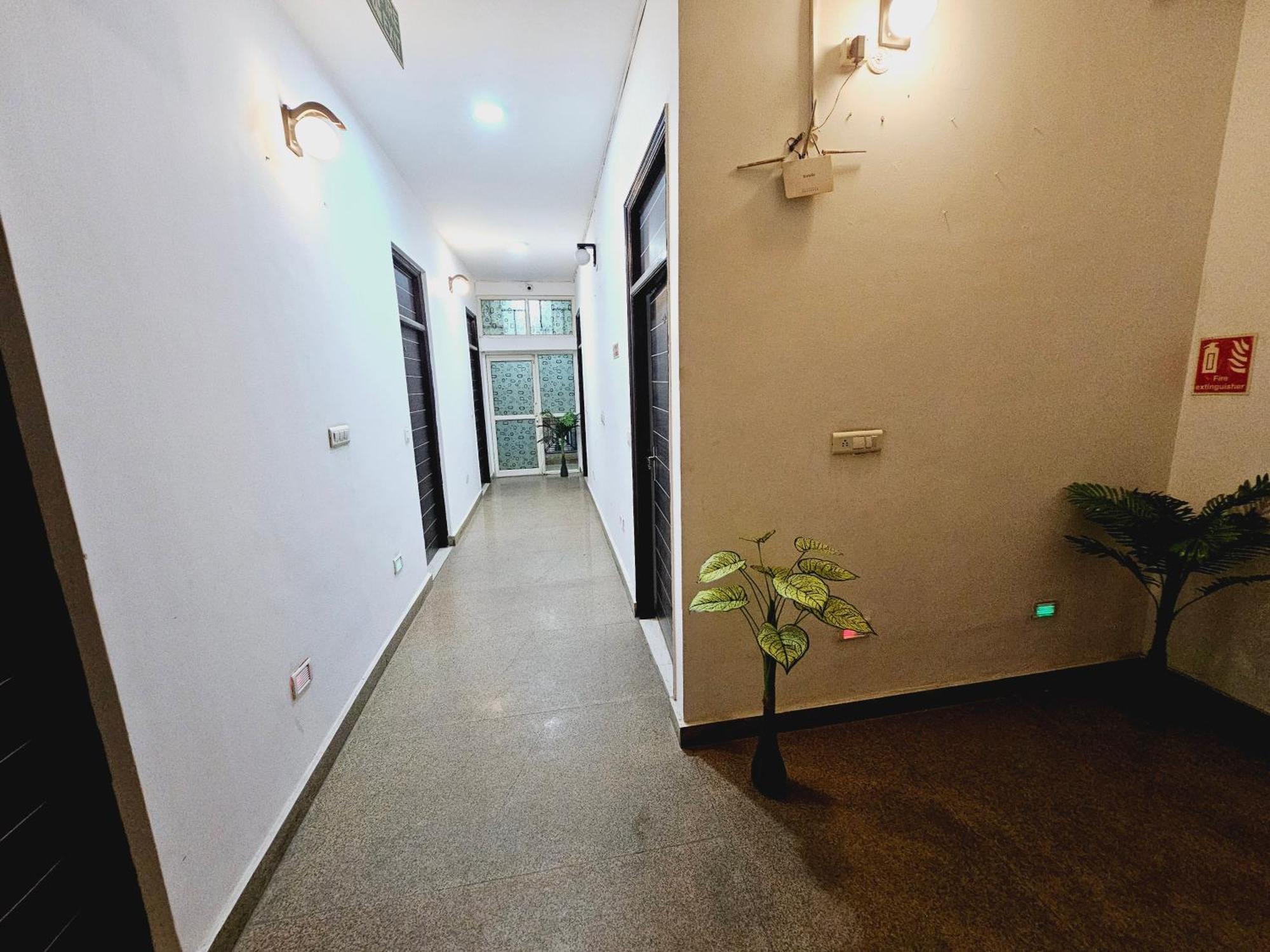 Hotel Tulip Near Delhi Airport 뉴델리 외부 사진