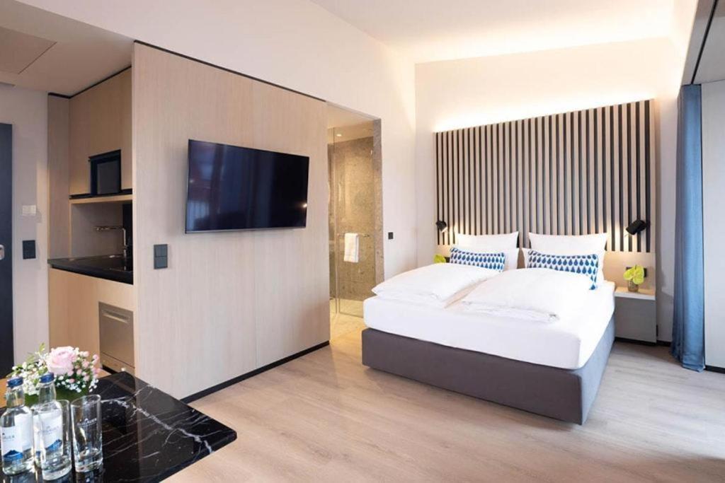 Hotel Tulip Near Delhi Airport 뉴델리 외부 사진