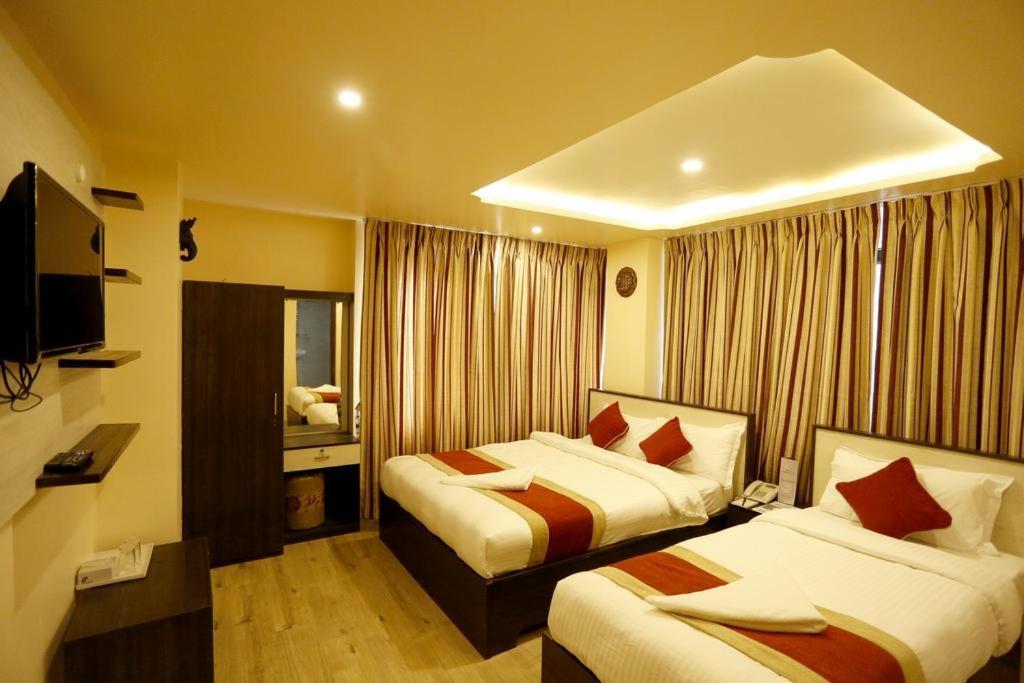 Hotel Tulip Near Delhi Airport 뉴델리 외부 사진