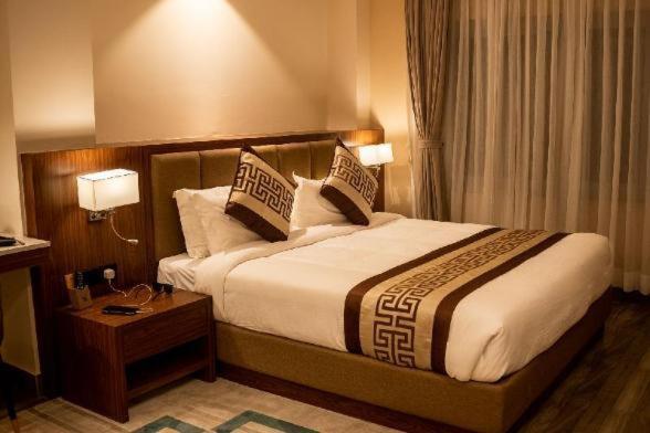 Hotel Tulip Near Delhi Airport 뉴델리 외부 사진