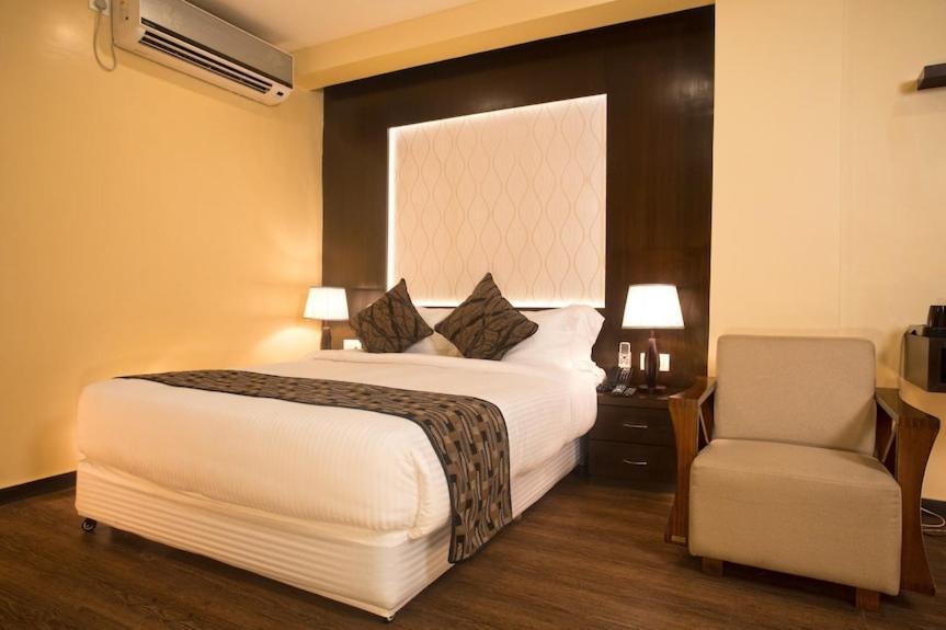 Hotel Tulip Near Delhi Airport 뉴델리 외부 사진